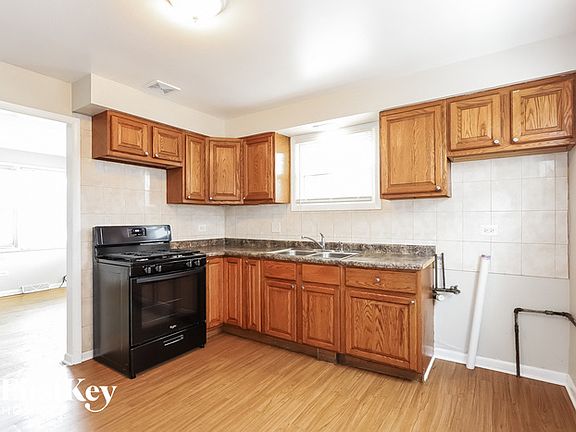 4th image of 3028 141st St
