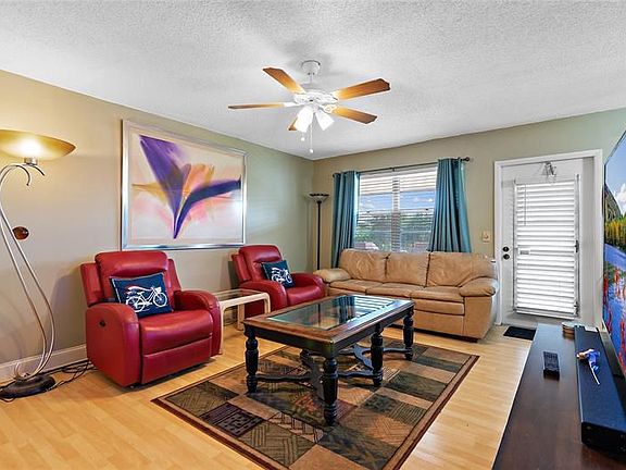 2nd image of 326 Farnham Cres #P
