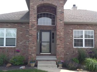 200 Sandstone Dr, Chatham, IL 62629