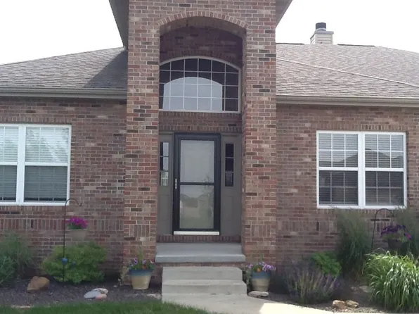 200 Sandstone Dr, Chatham, IL 62629