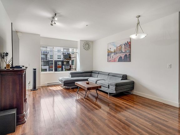 3rd image of 11935 Burnett St #315