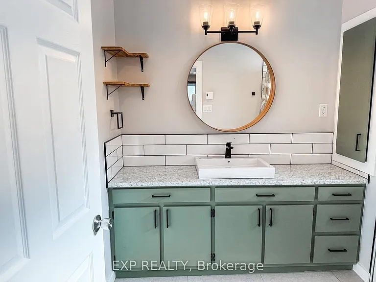 4515 Ste Catherine St #B — Photo 9