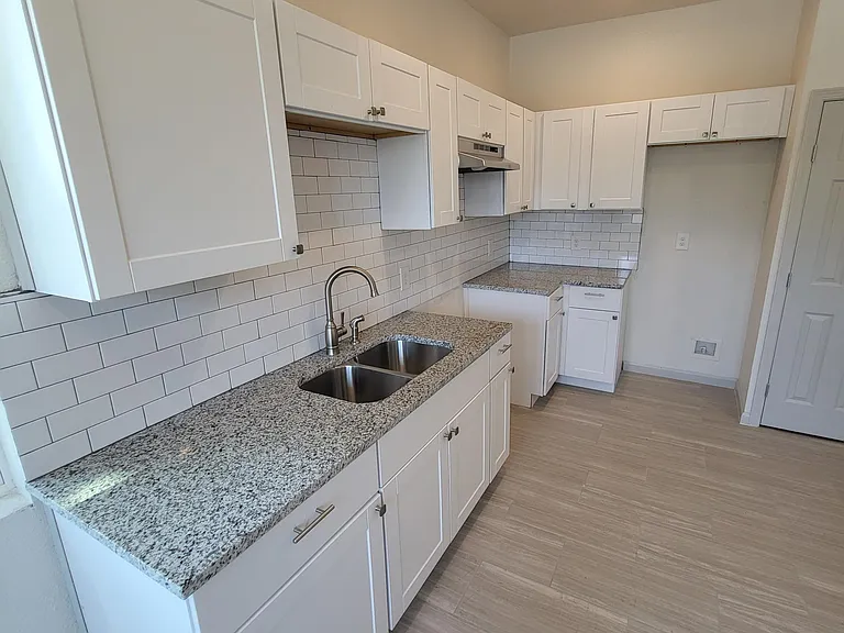 647 Hammond Ave #101 — Photo 7