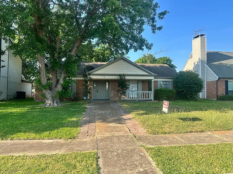 718 Pyramid Dr — Photo 4