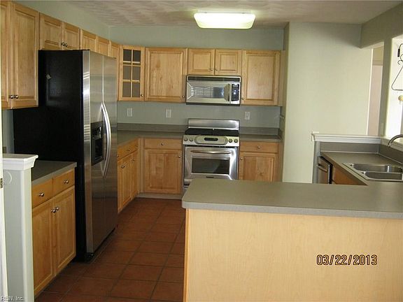 5th image of 3917 Van Ness Dr
