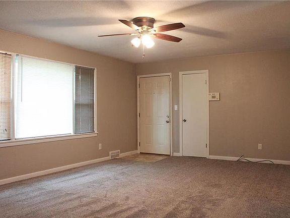5th image of 3118 S Crysler Ave
