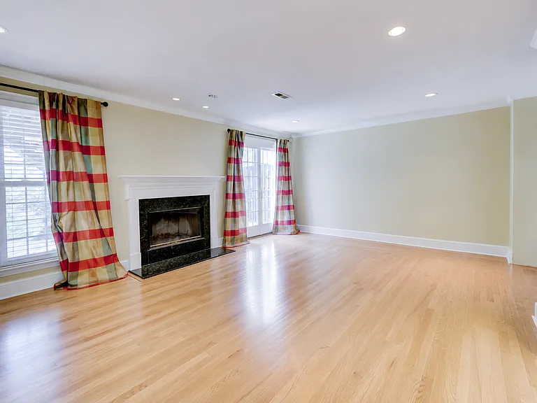 715 Leister Dr — Photo 18