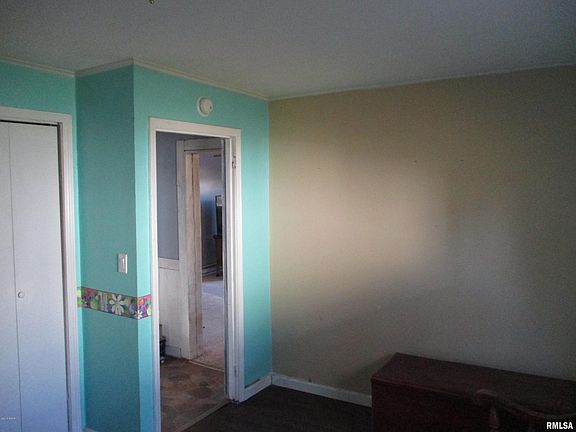 5th image of 305 W 11th St