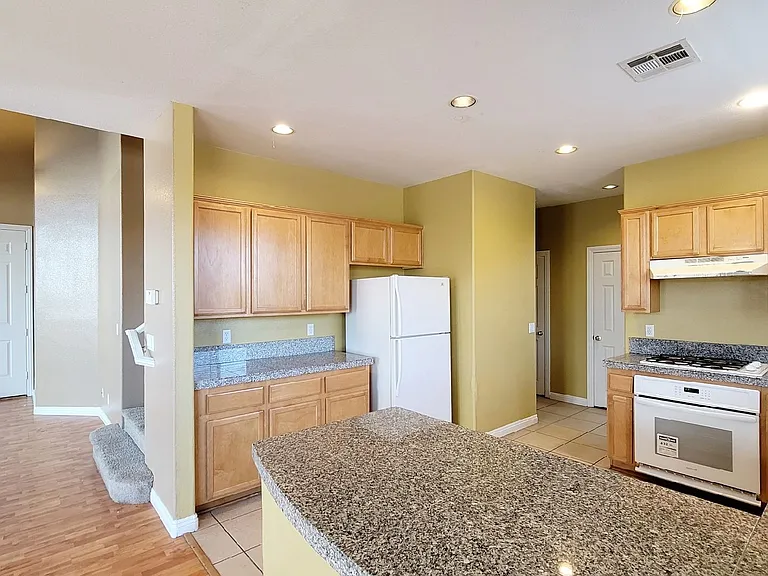 6252 Huntington Ridge Ave — Photo 7