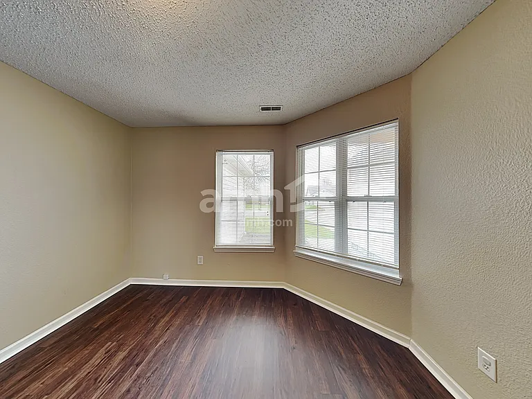 5606 Wood Hollow Dr — Photo 7