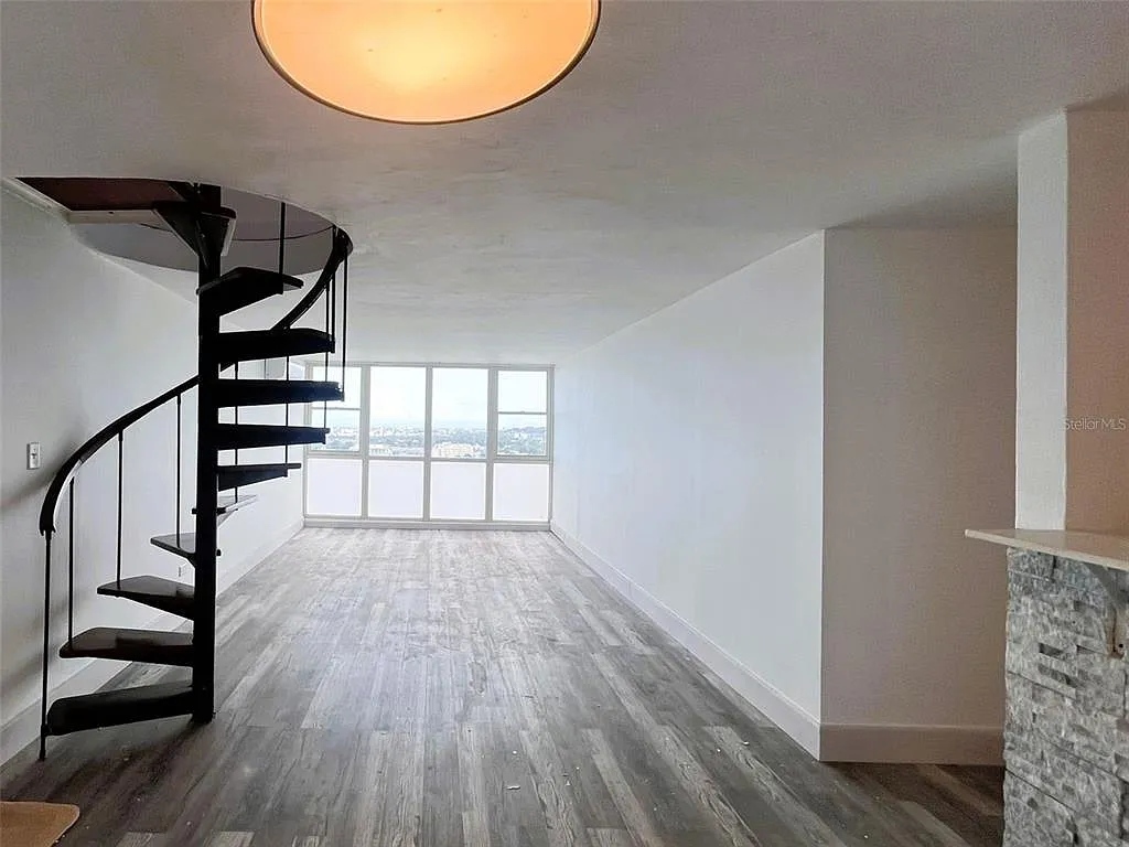 3 bed, 2.0 bath, 2772 sqft, $2,300 — Photo 4