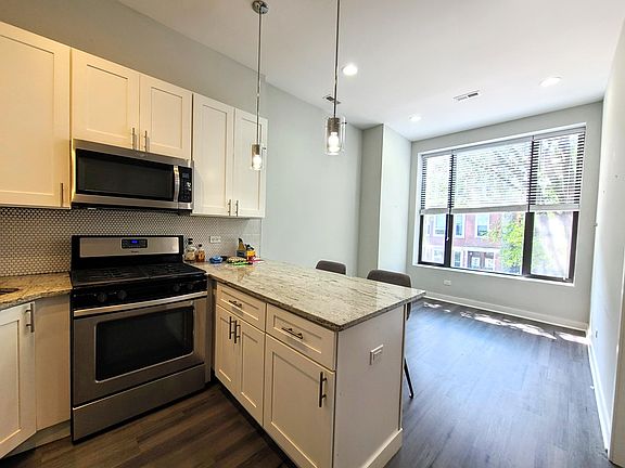4th image of 1462 W Erie St #2