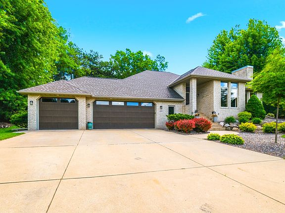 2nd image of 4000 Buckeye Way