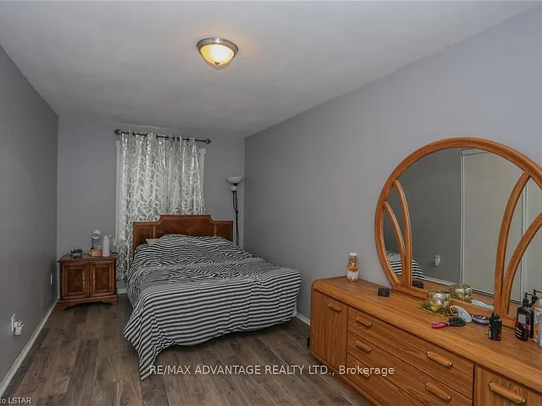 17 Sterling St #UPPER — Photo 22