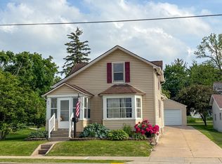 512 E Main St, Omro, WI 54963
