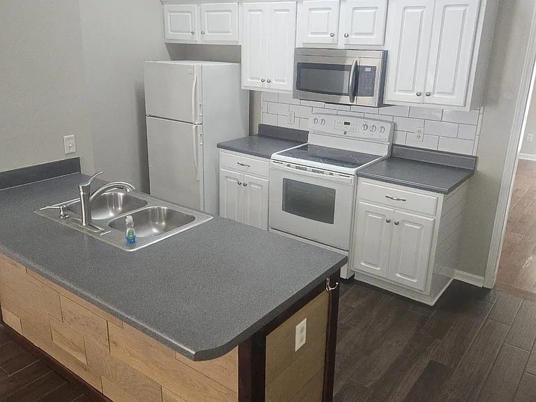 1014 Stonemark Trl — Photo 6
