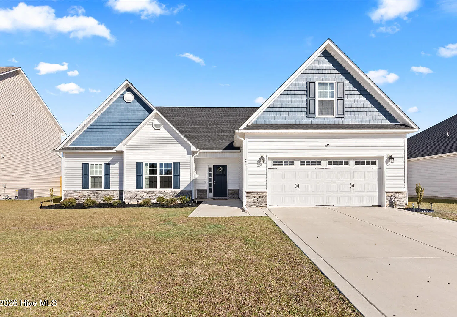 3 bed, 3.0 bath, 2283 sqft, $2,600 — Photo 1