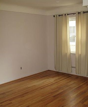 3rd image of 274 Shadowlawn St