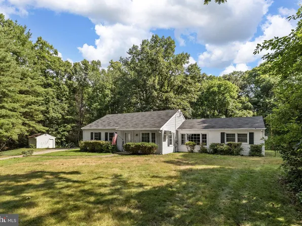 14401 Crystal Ct, Woodford, VA 22580
