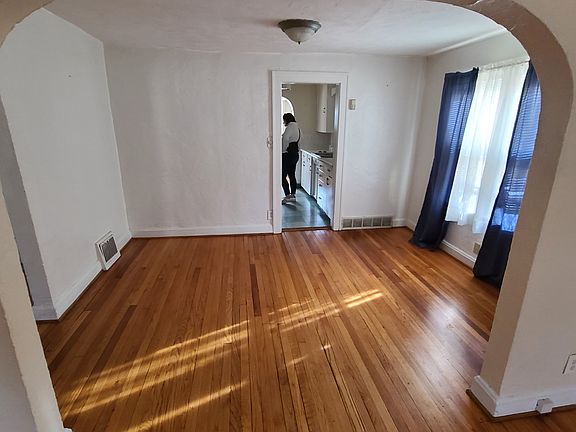 5th image of 7115 Walnut St