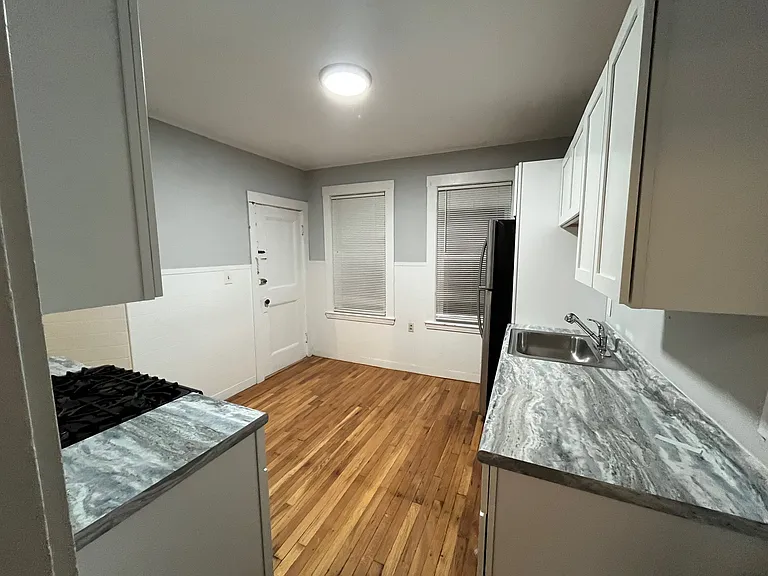 16 Glenside Ave #1R — Photo 7