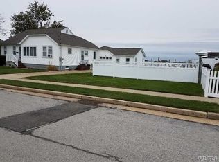 43 E Bedell St, Freeport, NY 11520
