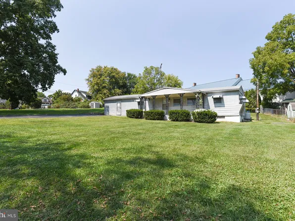 8 Luxor Ln, Hagerstown, MD 21740