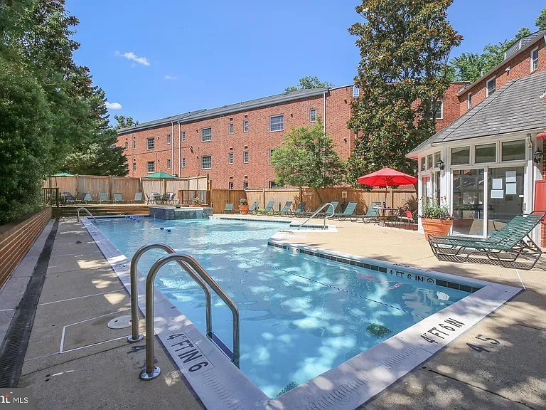 1630 W Abingdon Dr #301 — Photo 25