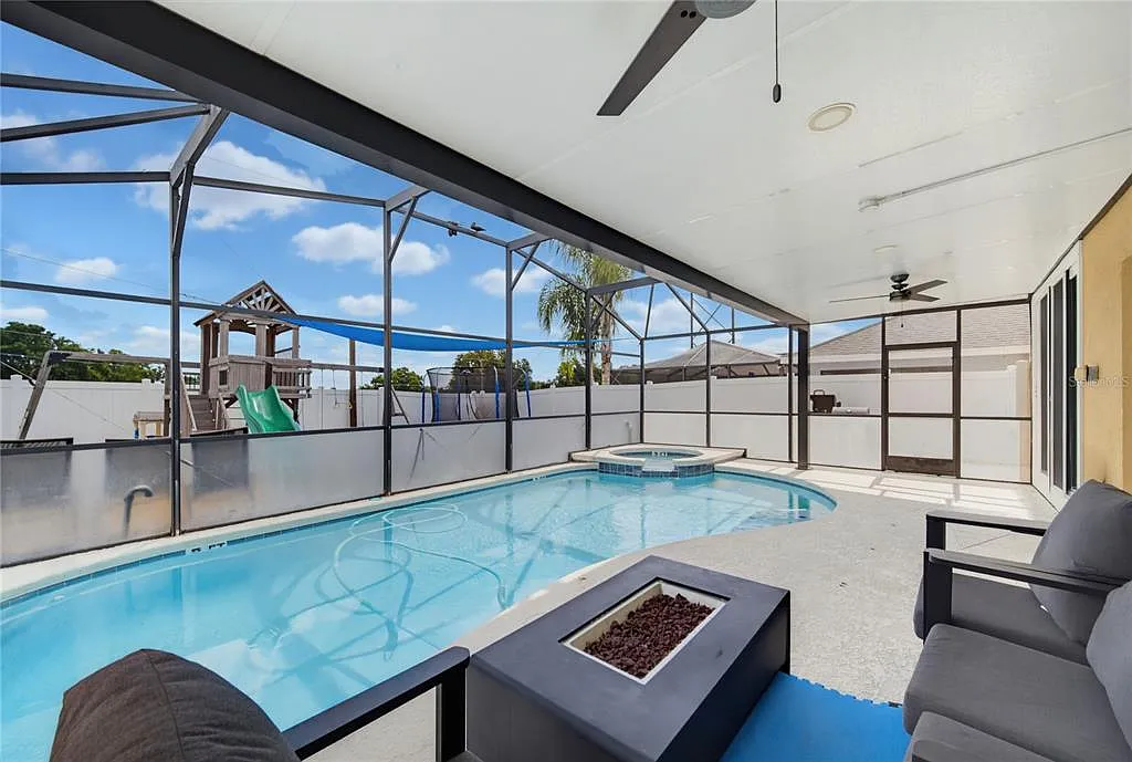 5 bed, 3.5 bath, 2494 sqft, $3,200 — Photo 4