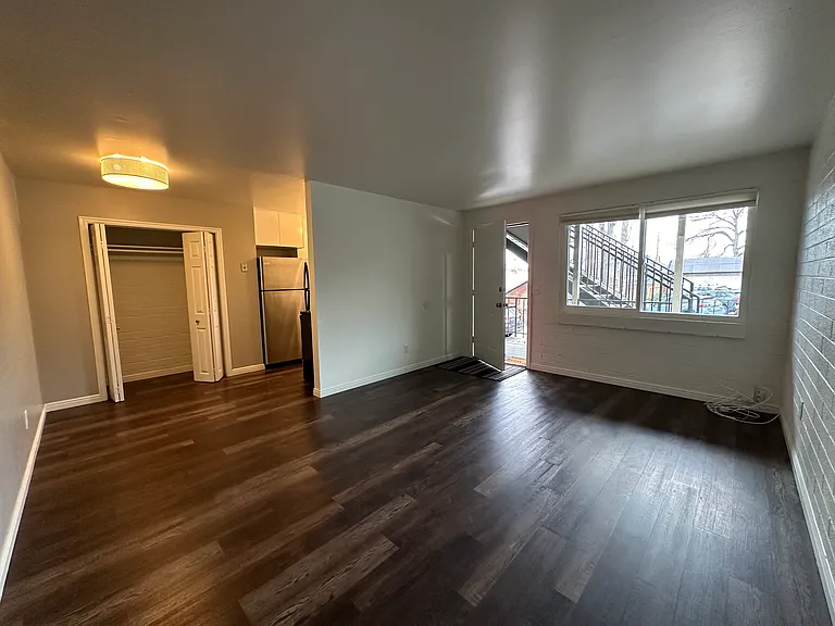 428 E 5th Ave #6 — Photo 4