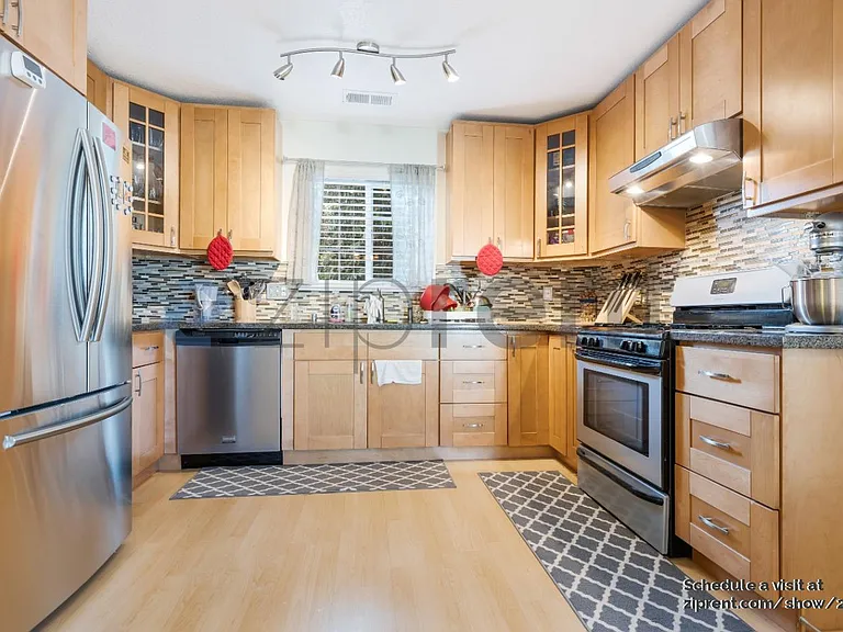 6088 Tourraine Dr — Photo 9