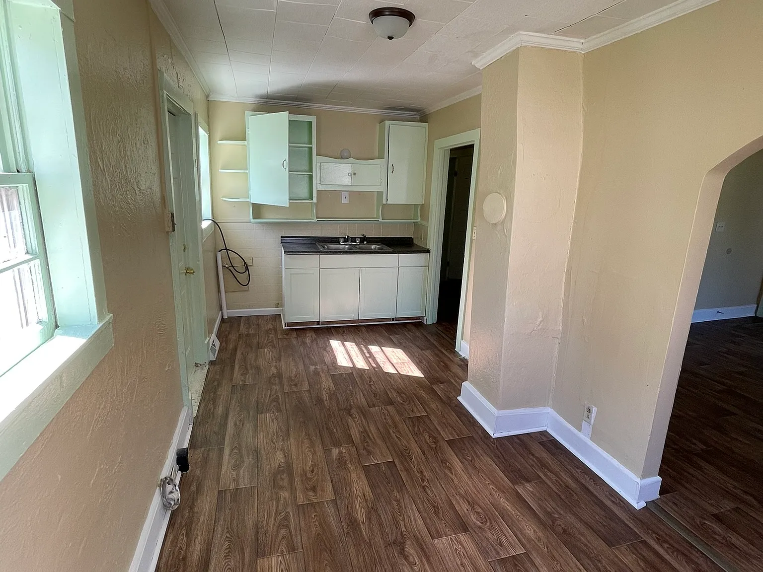 3 bed, 864 sqft, $1,100 — Photo 3