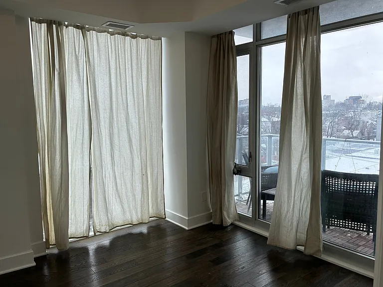 255 Bay St — Photo 24