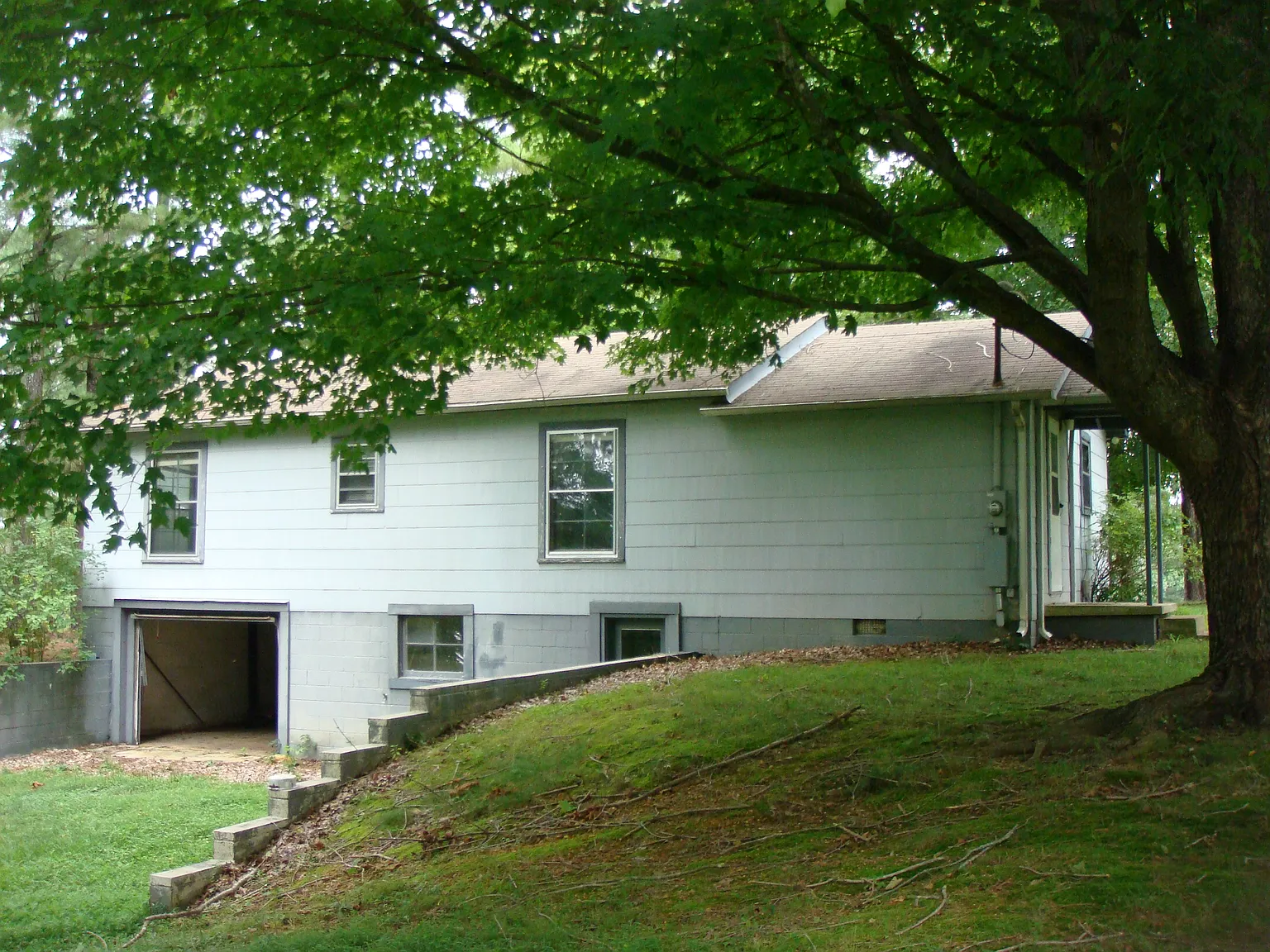 3 bed, 1.5 bath, 1250 sqft, $2,000 — Photo 2