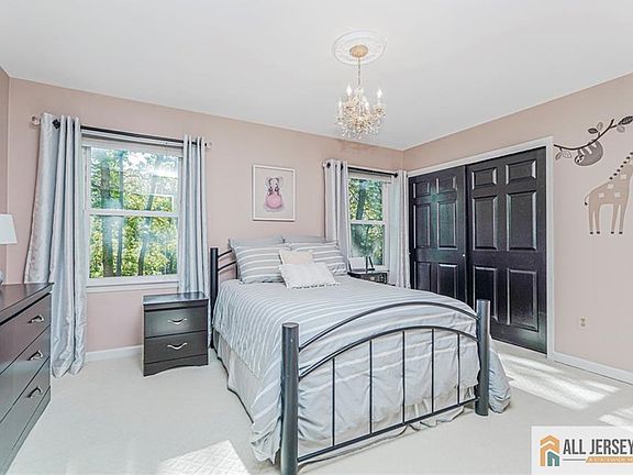 5th image of 15 Crommelin Ct