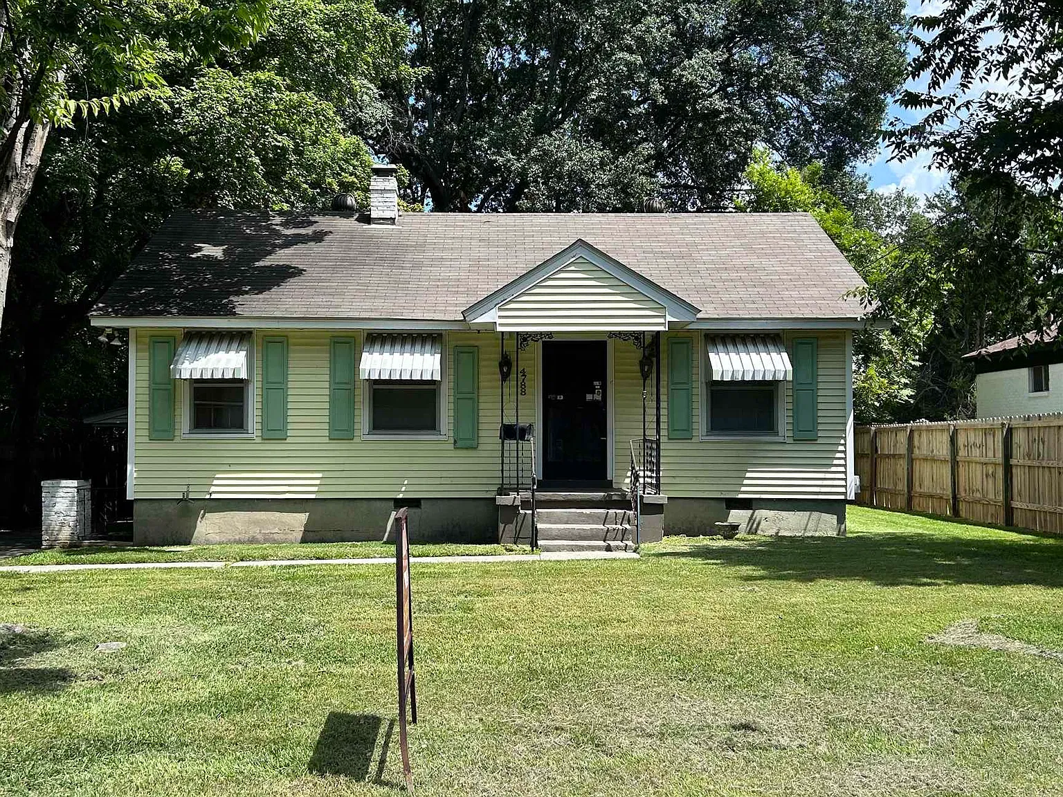 2 bed, 2.0 bath, 1360 sqft, $1,100 — Photo 1