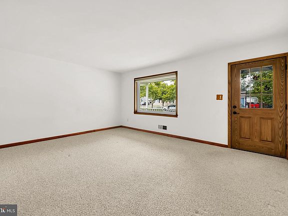 5th image of 1016 Harrison Dr
