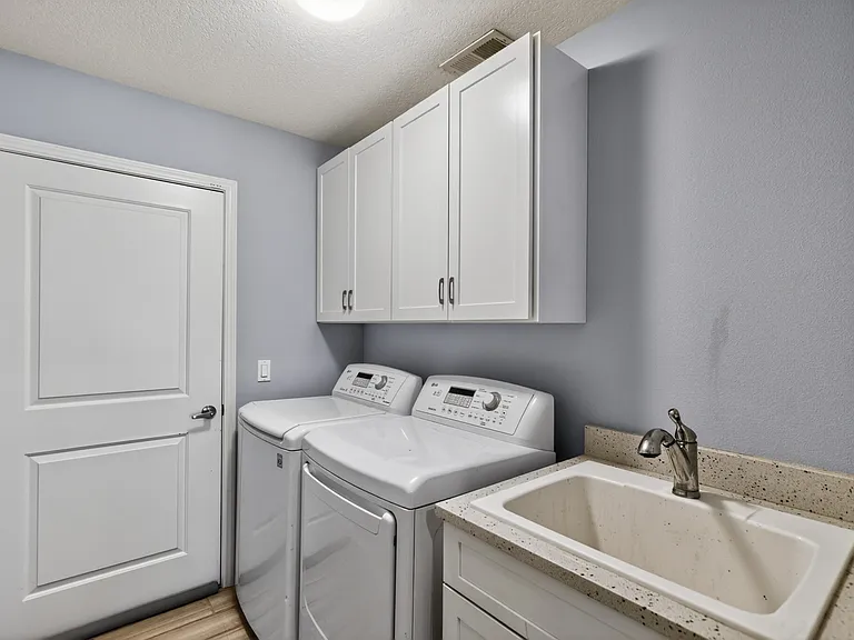 4470 Stoltz Dr — Photo 13