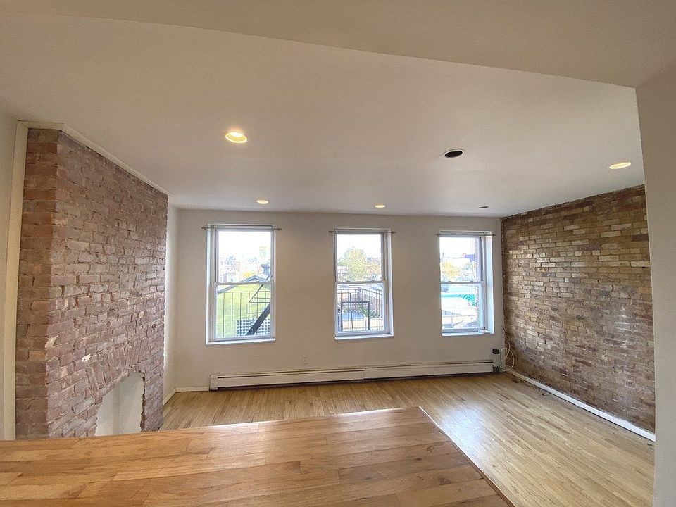 1st image of 318 Bond St APT 3