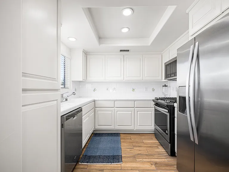 117 Marine Ave #B — Photo 6