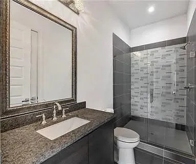 223 16th St #8 — Photo 38