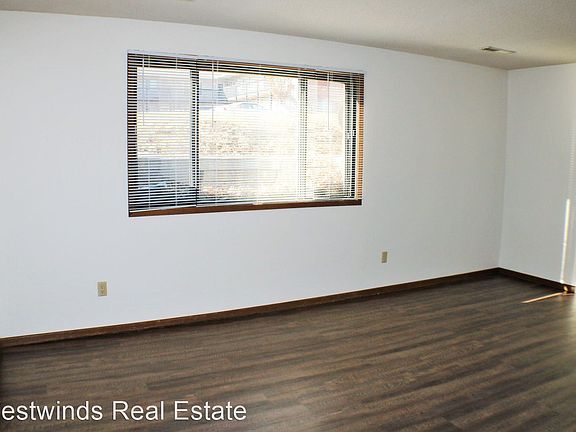 5th image of 814 Oakcrest St APT 1