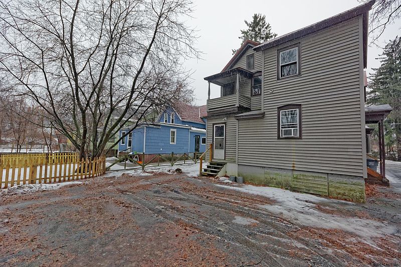 5th image of 31 E PINE Street