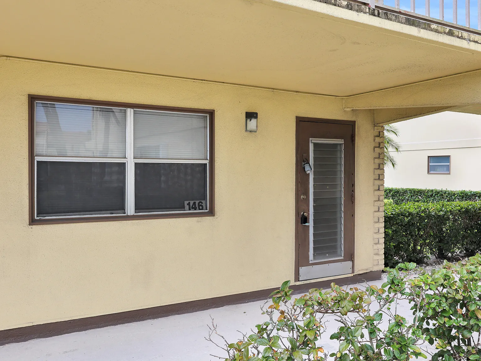 1 bed, 1.5 bath, 720 sqft, $1,300 — Photo 2