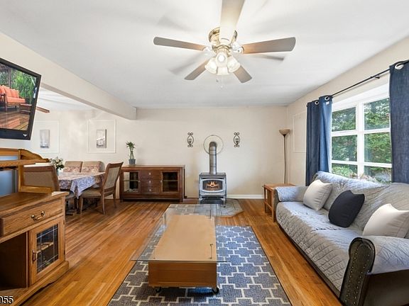 2nd image of 22 Cottage St