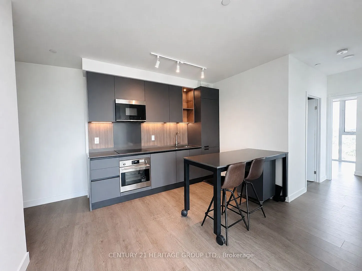 2 bed, $2,300 — Photo 4
