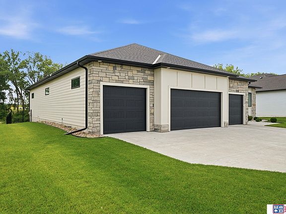 2nd image of 3475 Tree Line Dr