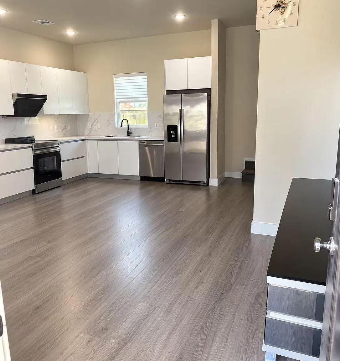3 bed, 3.5 bath, 1604 sqft, $2,300 — Photo 3