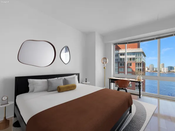 211 North End Avenue image 3 of 14