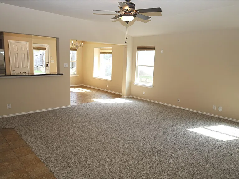 1804 Golden Arrow Ave — Photo 2